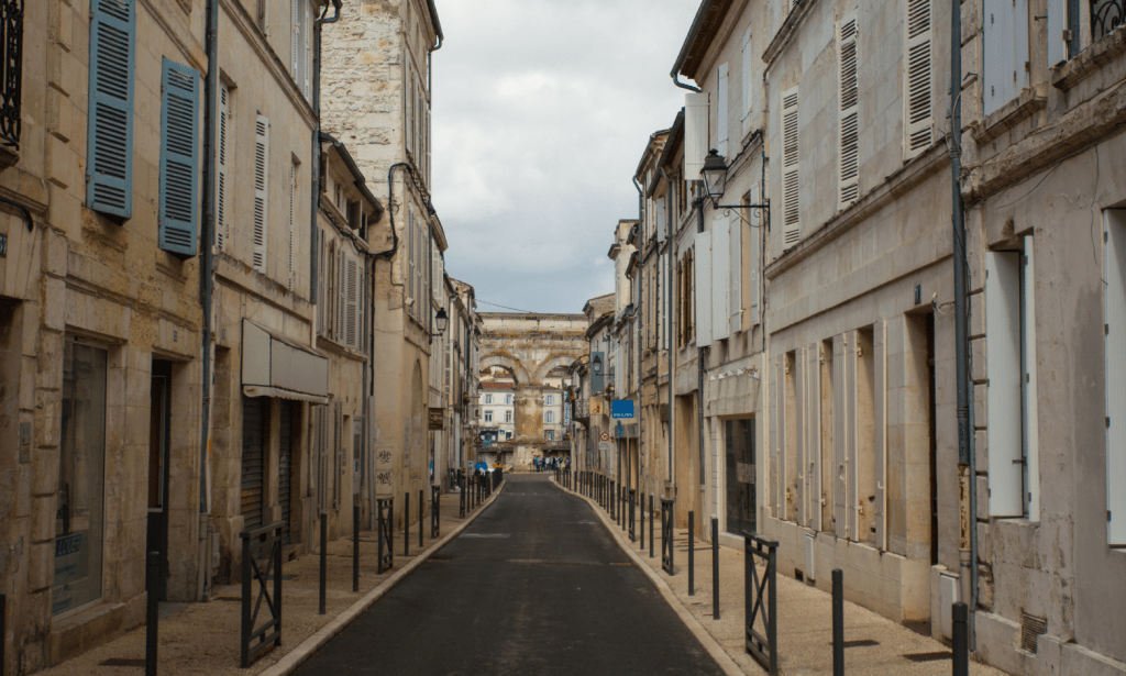 Rue ancienne dans une commune de Charente-Maritime