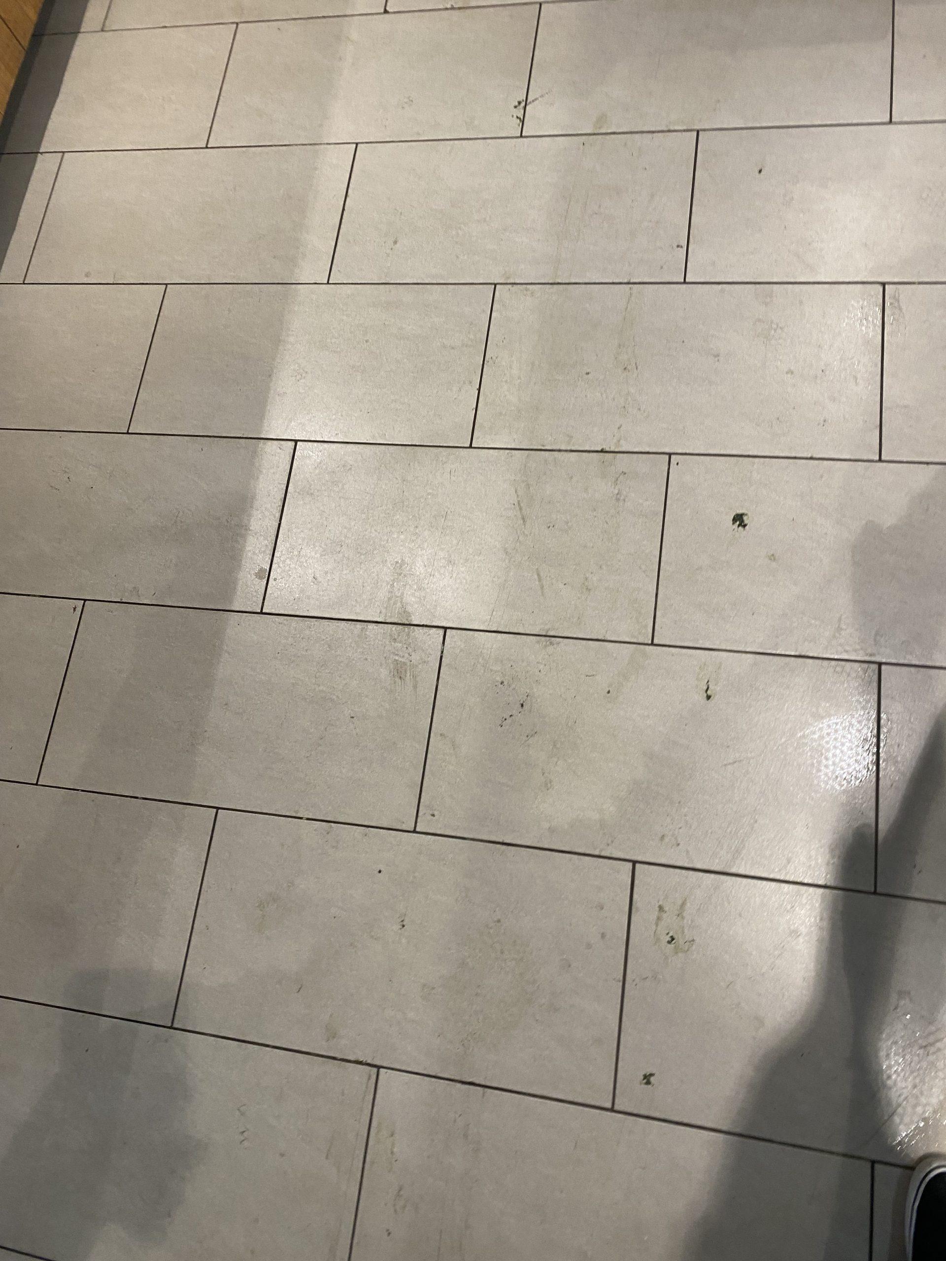 Sol d'un commerce à La Rochelle avant nettoyage professionnel